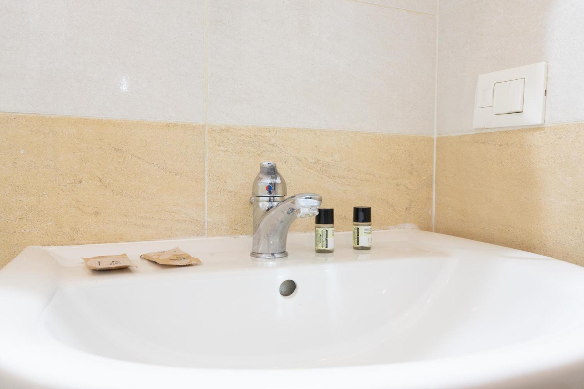Affittacamere Alpino 76 โรม ภายนอก รูปภาพ