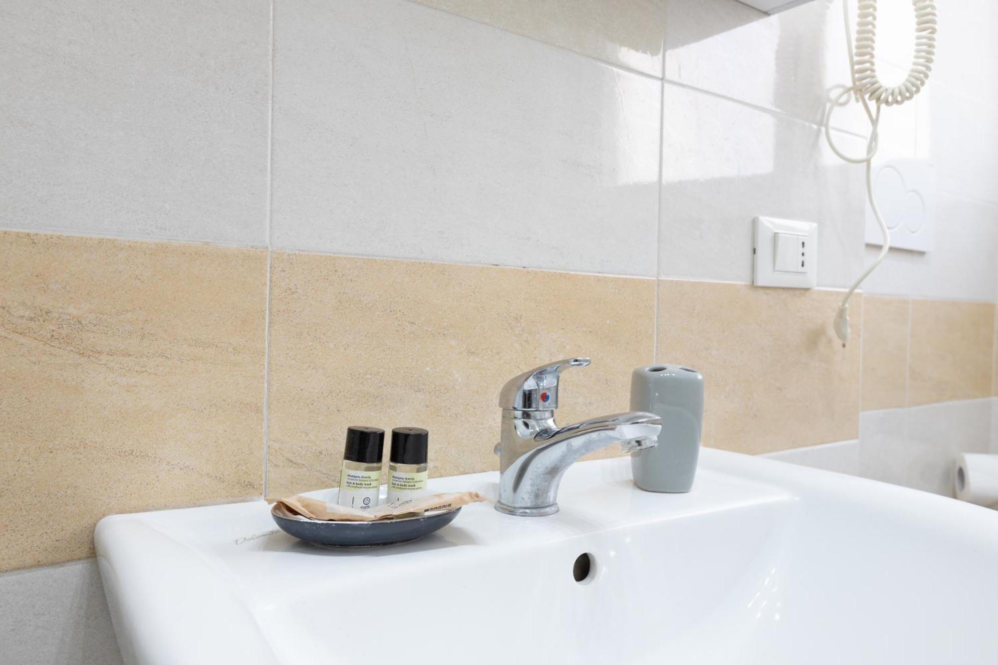 Affittacamere Alpino 76 โรม ภายนอก รูปภาพ